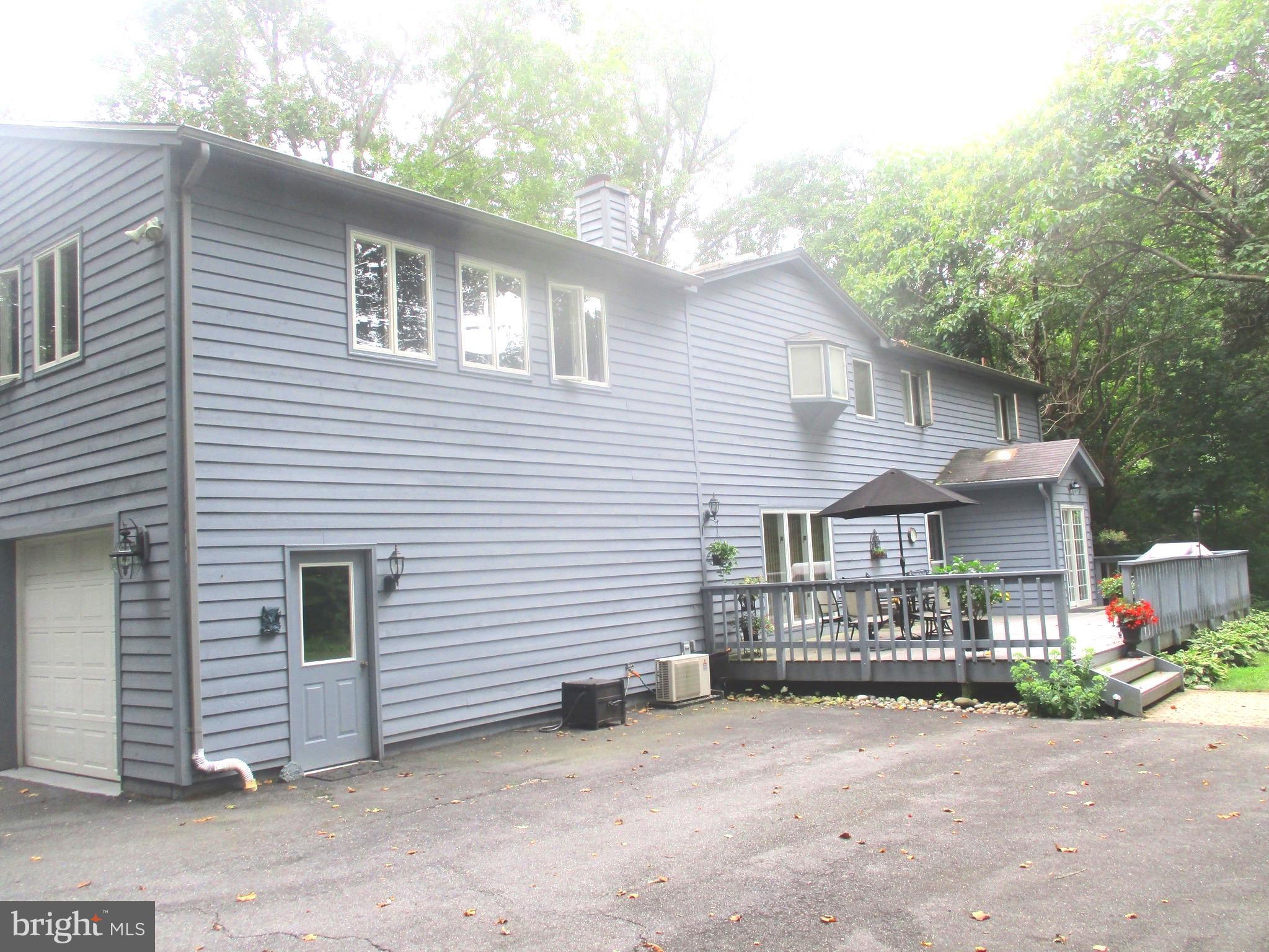 1581 Comanche Road Arnold, MD 21012 - Photo 4 of 18 Deck and Parking