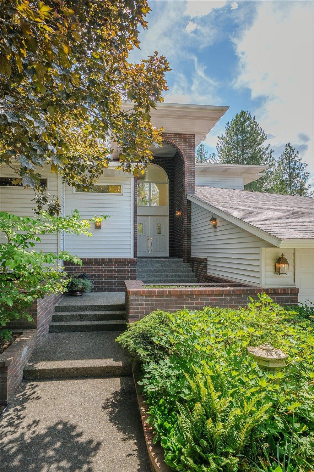 4215 South Madison Road Spokane Valley, WA 99206 - Photo 3 of 49