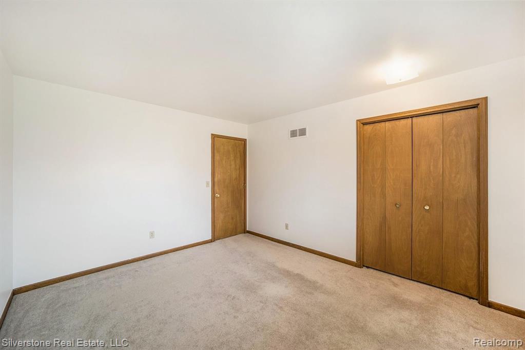 873 North Adams Road Rochester Hills, MI 48309 - Photo 34 of 37