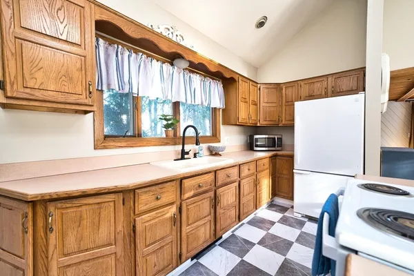 $479,000 | 2 Oneil Road, Somerset, MA 02725