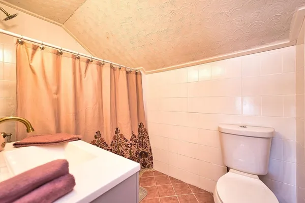 $479,000 | 2 Oneil Road, Somerset, MA 02725