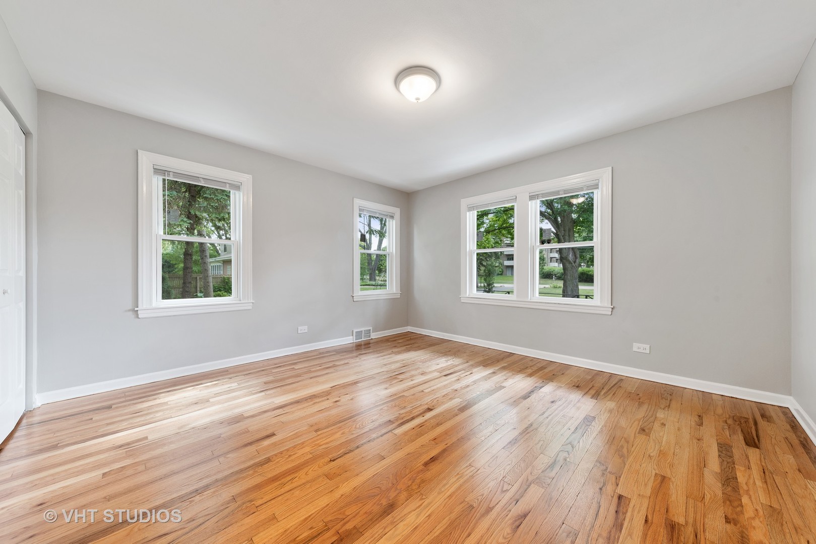 307 North Westgate Road Mount Prospect, IL 60056 - Photo 11 of 17 a view of an empty room with wooden floor and a window