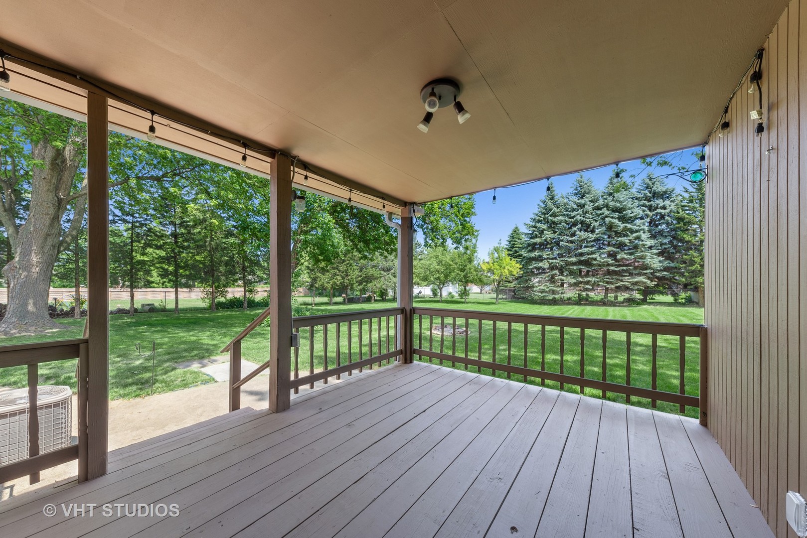 307 North Westgate Road Mount Prospect, IL 60056 - Photo 13 of 17 a view of a balcony with wooden floor