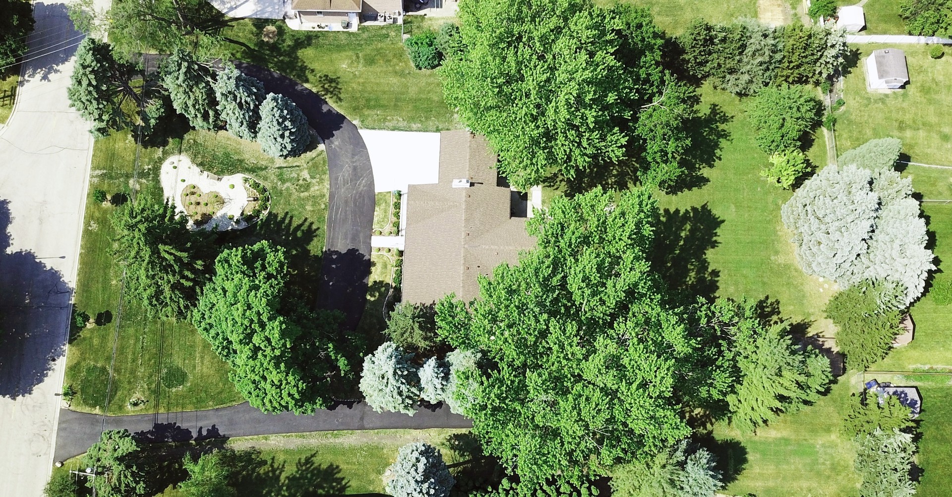 307 North Westgate Road Mount Prospect, IL 60056 - Photo 15 of 17 an aerial view of a house with a yard and garden