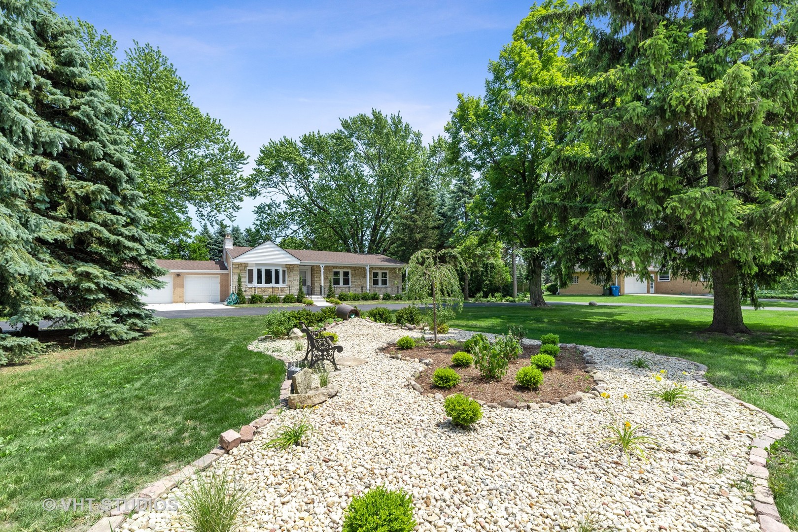 307 North Westgate Road Mount Prospect, IL 60056 - Photo 17 of 17 a view of a house with garden