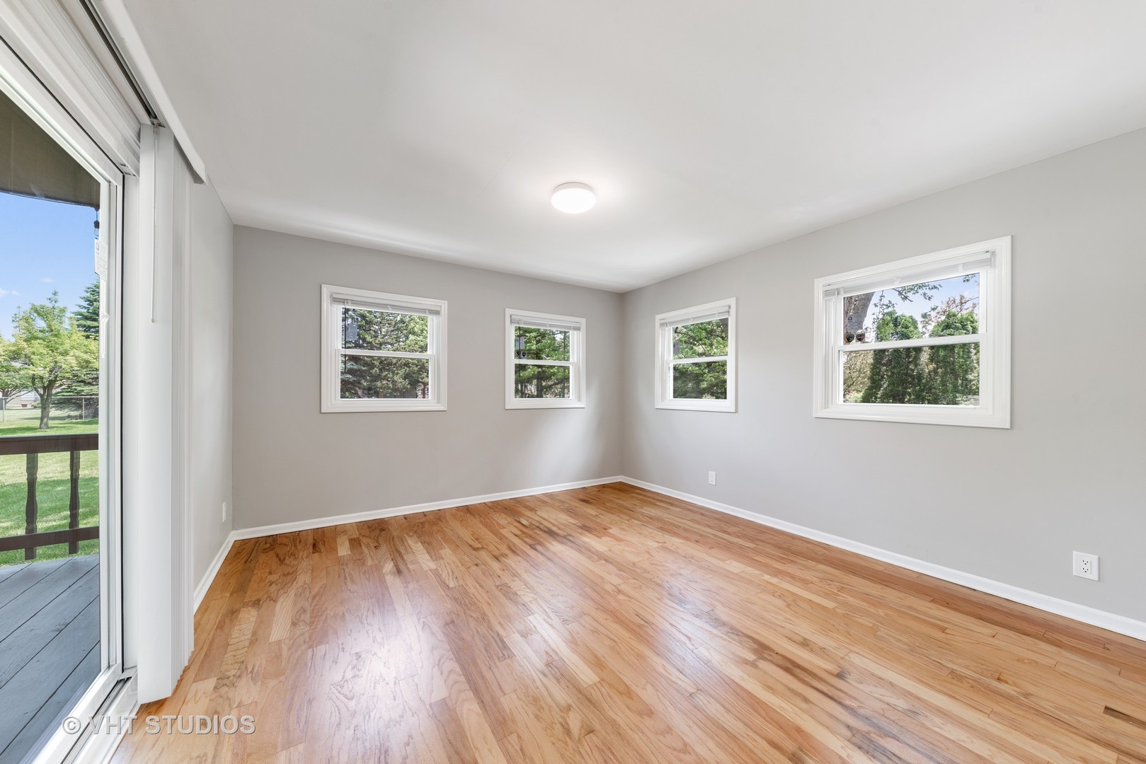 307 North Westgate Road Mount Prospect, IL 60056 - Photo 10 of 17 a view of empty room with wooden floor and fan
