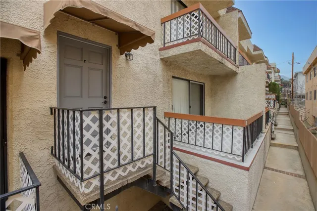 $549,000 | 10214 Samoa Avenue, Unit 25, Tujunga, CA 91042