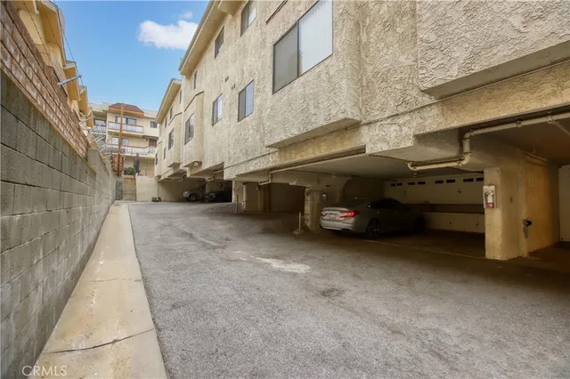 $549,000 | 10214 Samoa Avenue, Unit 25, Tujunga, CA 91042