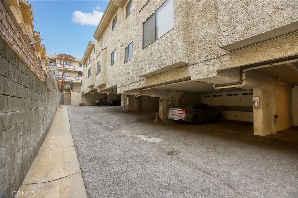 10214 Samoa Avenue, Unit 25 Tujunga, CA 91042 - Photo 18 of 20