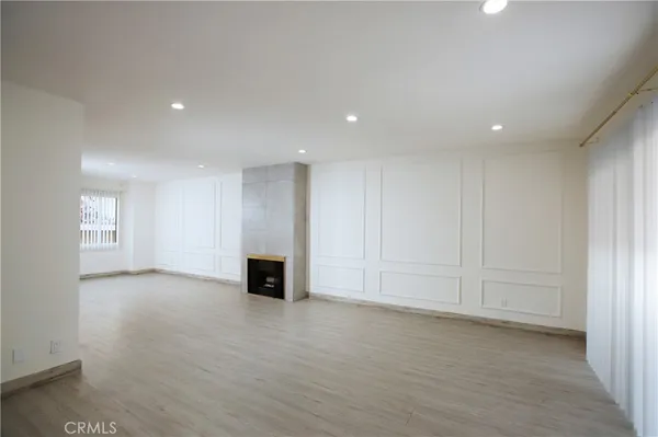 a view of a livingroom with an empty space