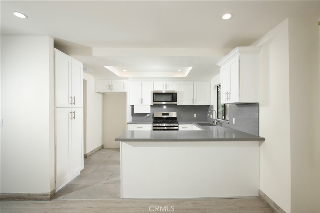 10214 Samoa Avenue, Unit 25 Tujunga, CA 91042 - Photo 5 of 20