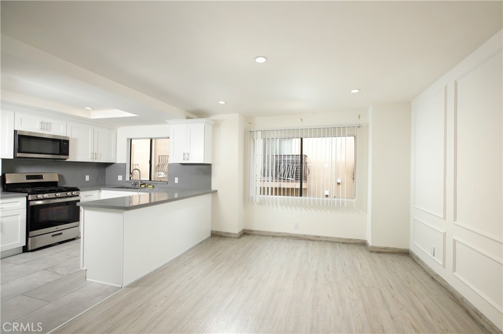 10214 Samoa Avenue, Unit 25 Tujunga, CA 91042 - Photo 6 of 20