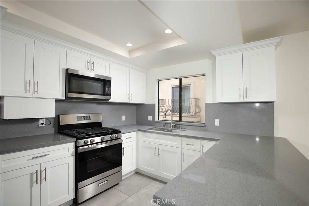 10214 Samoa Avenue, Unit 25 Tujunga, CA 91042 - Photo 7 of 20