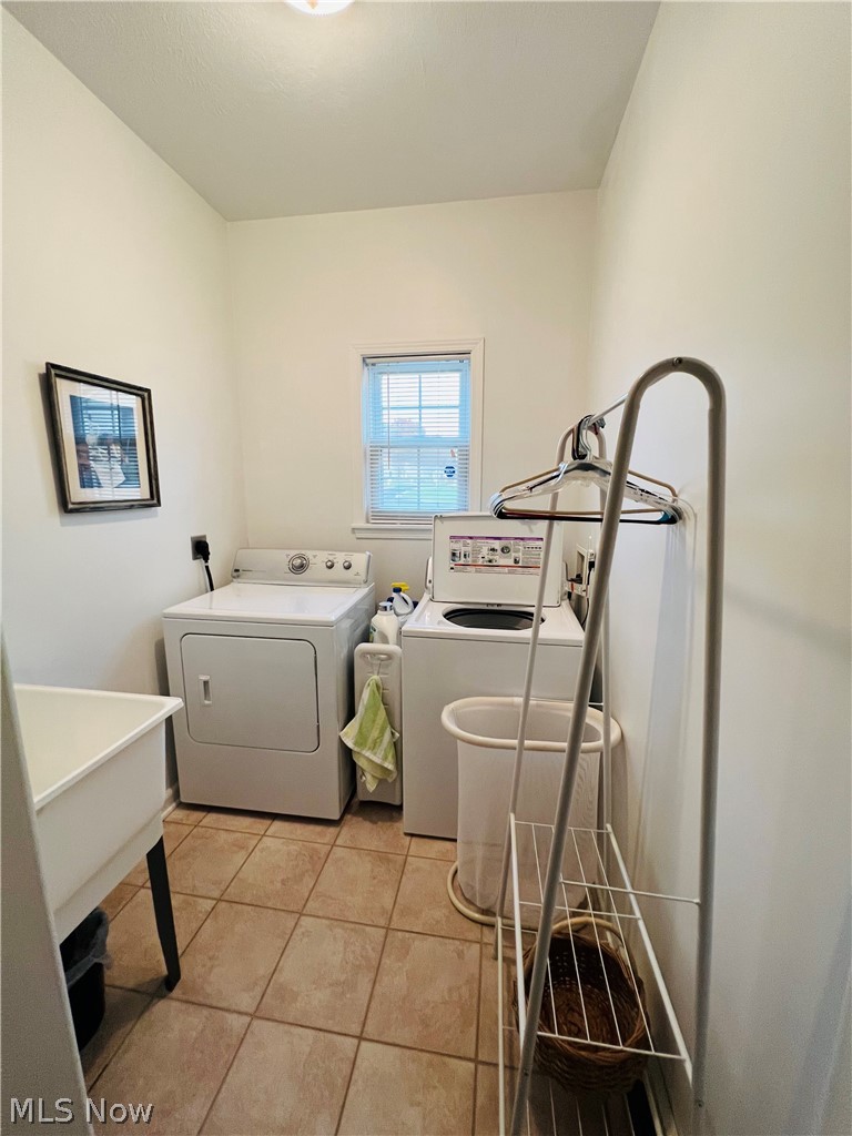 603 South Raccoon Road, Unit 4 Youngstown, OH 44515 - Photo 19 of 22 laundry room convenience