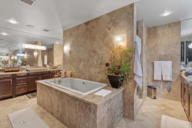 $5,200,000 | 2022 South Island Green Drive, Coeur D'Alene, ID 83814