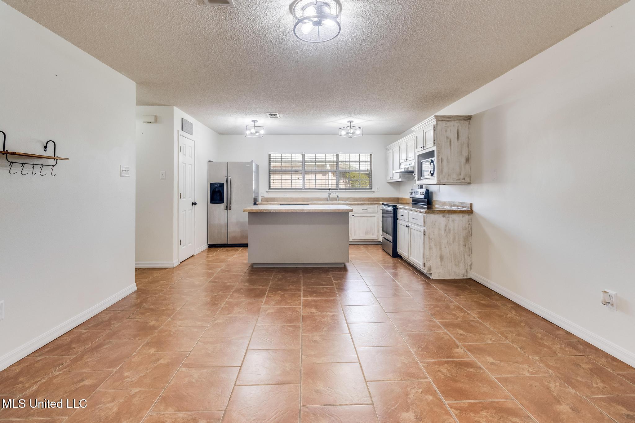 7832 Hilo Place Diamondhead, MS 39525 - Photo 12 of 28 IMG_4336