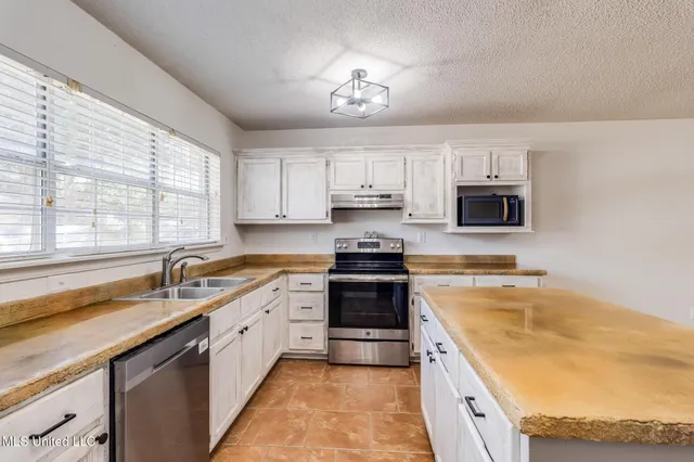 $244,000 | 7832 Hilo Place, Diamondhead, MS 39525