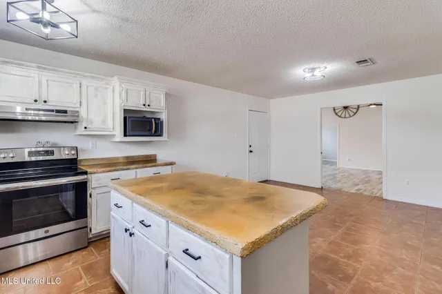 $244,000 | 7832 Hilo Place, Diamondhead, MS 39525