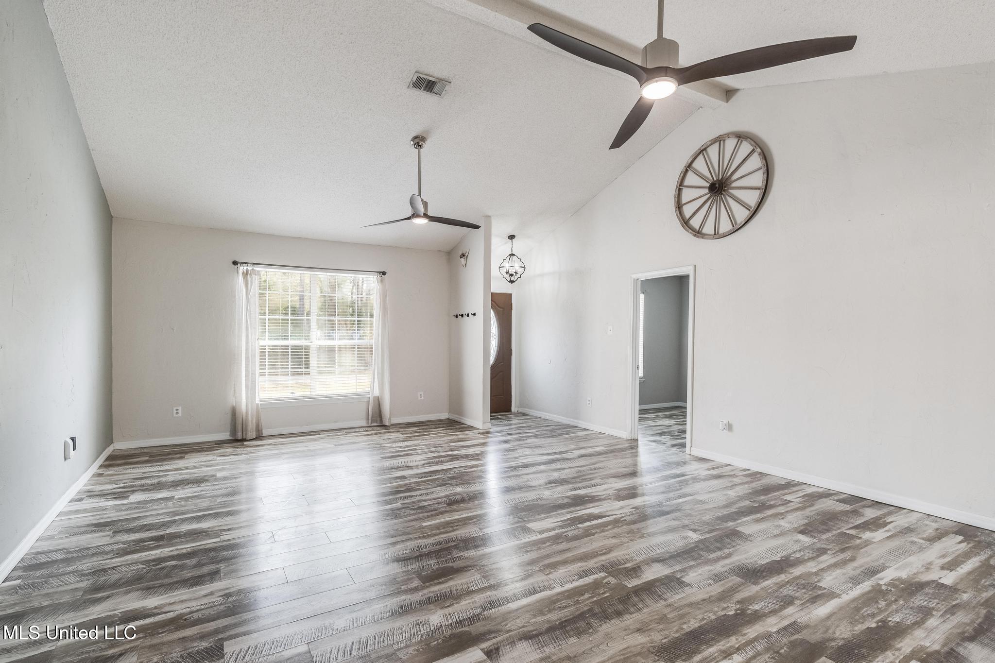 7832 Hilo Place Diamondhead, MS 39525 - Photo 4 of 28 IMG_4303