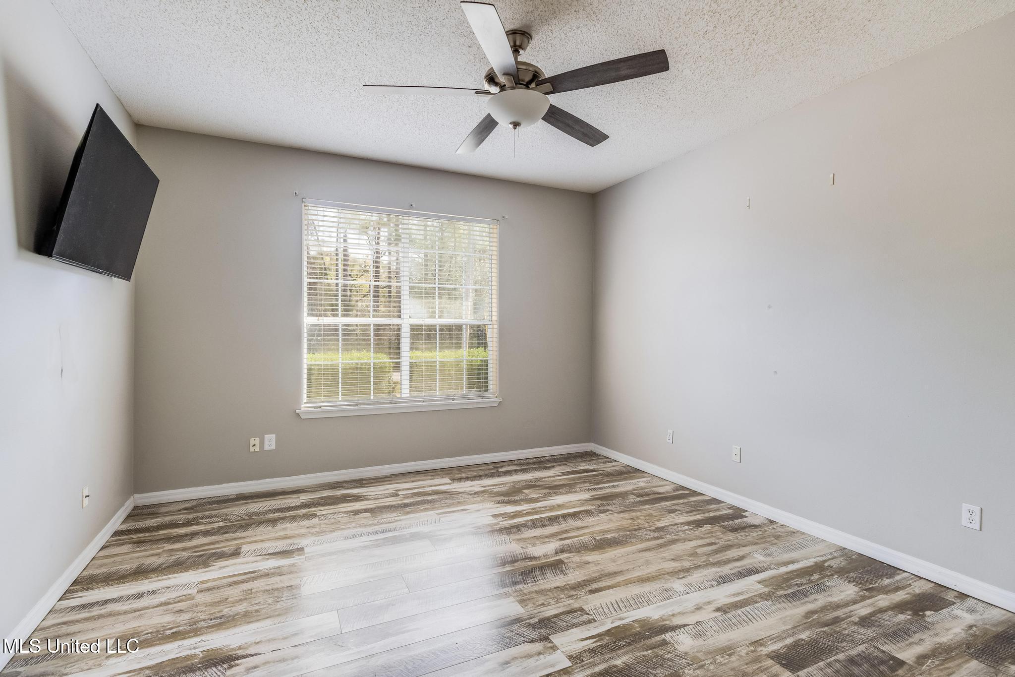 7832 Hilo Place Diamondhead, MS 39525 - Photo 6 of 28 IMG_4315