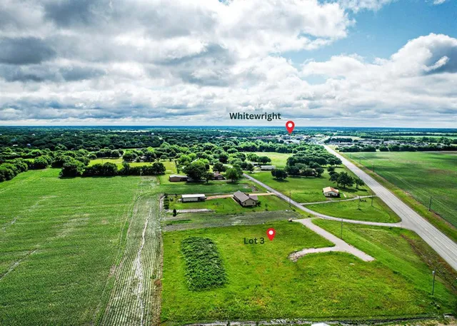 a view of a tennis court