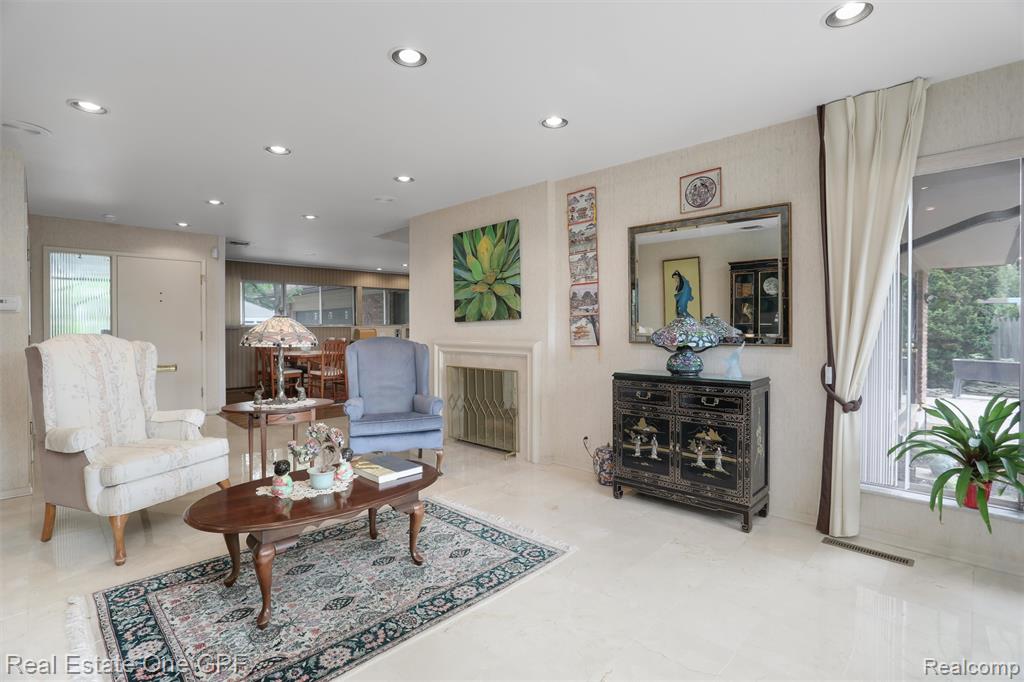 439 Barclay Road Grosse Pointe Farms, MI 48236 - Photo 8 of 47