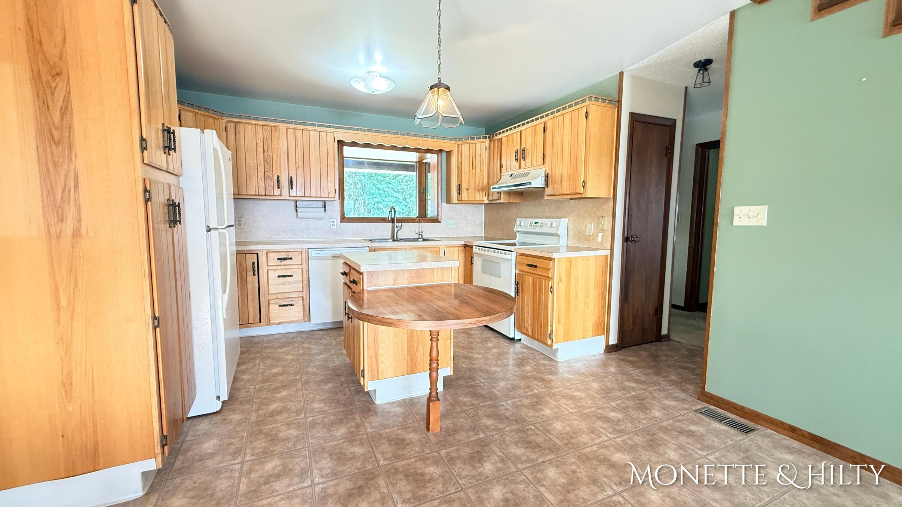 2883 Lakeshore Road Twin Lake, MI 49457 - Photo 12 of 49 IMG_E6887