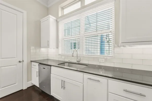 $554,900 | 734 North Shepherd Drive, Houston, TX 77007