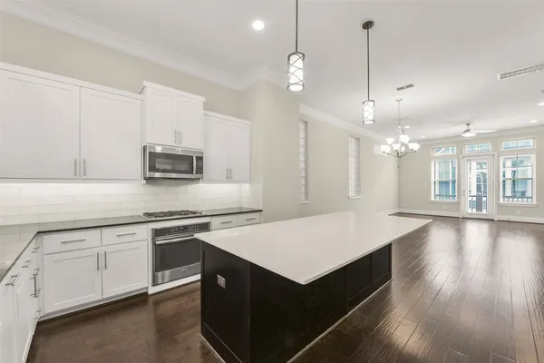 $554,900 | 734 North Shepherd Drive, Houston, TX 77007