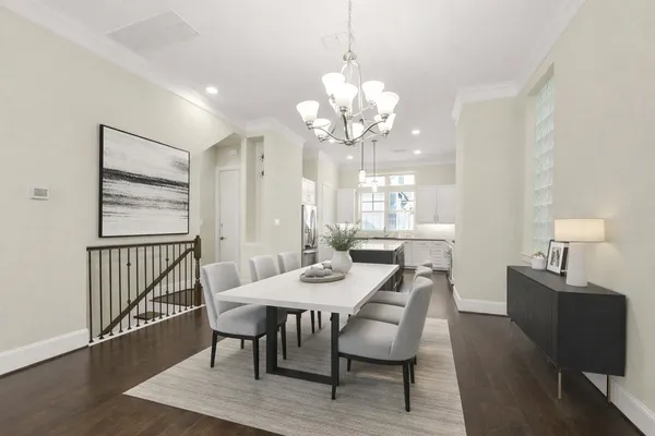 $554,900 | 734 North Shepherd Drive, Houston, TX 77007