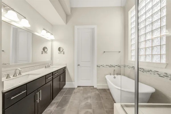 $554,900 | 734 North Shepherd Drive, Houston, TX 77007