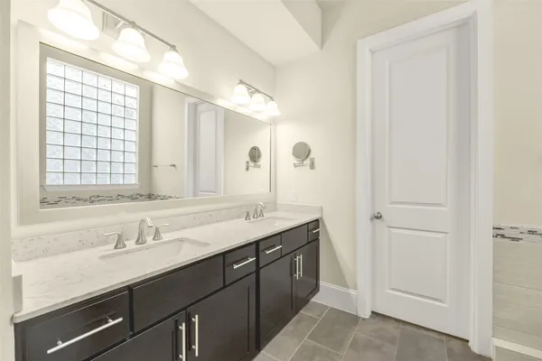 $554,900 | 734 North Shepherd Drive, Houston, TX 77007