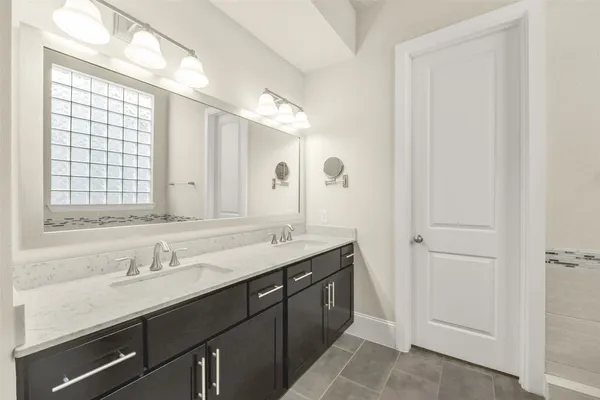 $554,900 | 734 North Shepherd Drive, Houston, TX 77007