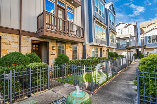 $554,900 | 734 North Shepherd Drive, Houston, TX 77007