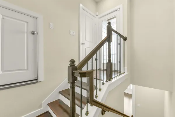 $554,900 | 734 North Shepherd Drive, Houston, TX 77007