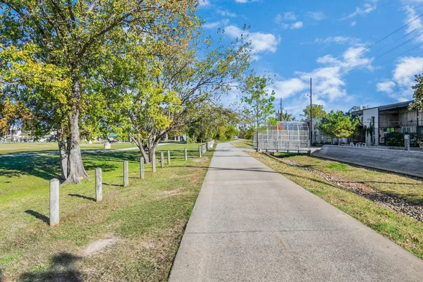 $554,900 | 734 North Shepherd Drive, Houston, TX 77007