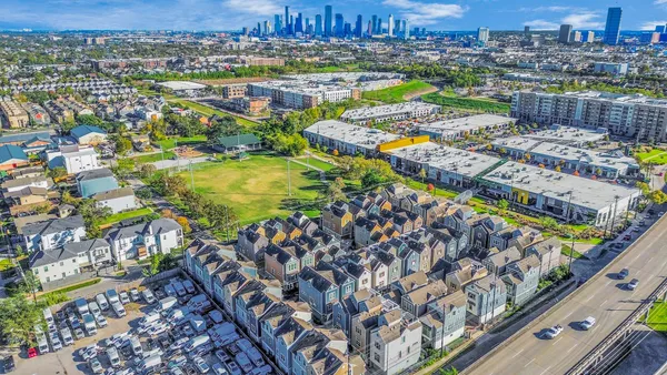 $554,900 | 734 North Shepherd Drive, Houston, TX 77007
