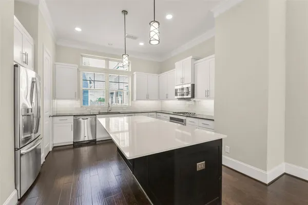 $554,900 | 734 North Shepherd Drive, Houston, TX 77007