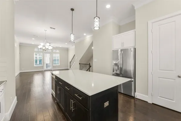 $554,900 | 734 North Shepherd Drive, Houston, TX 77007