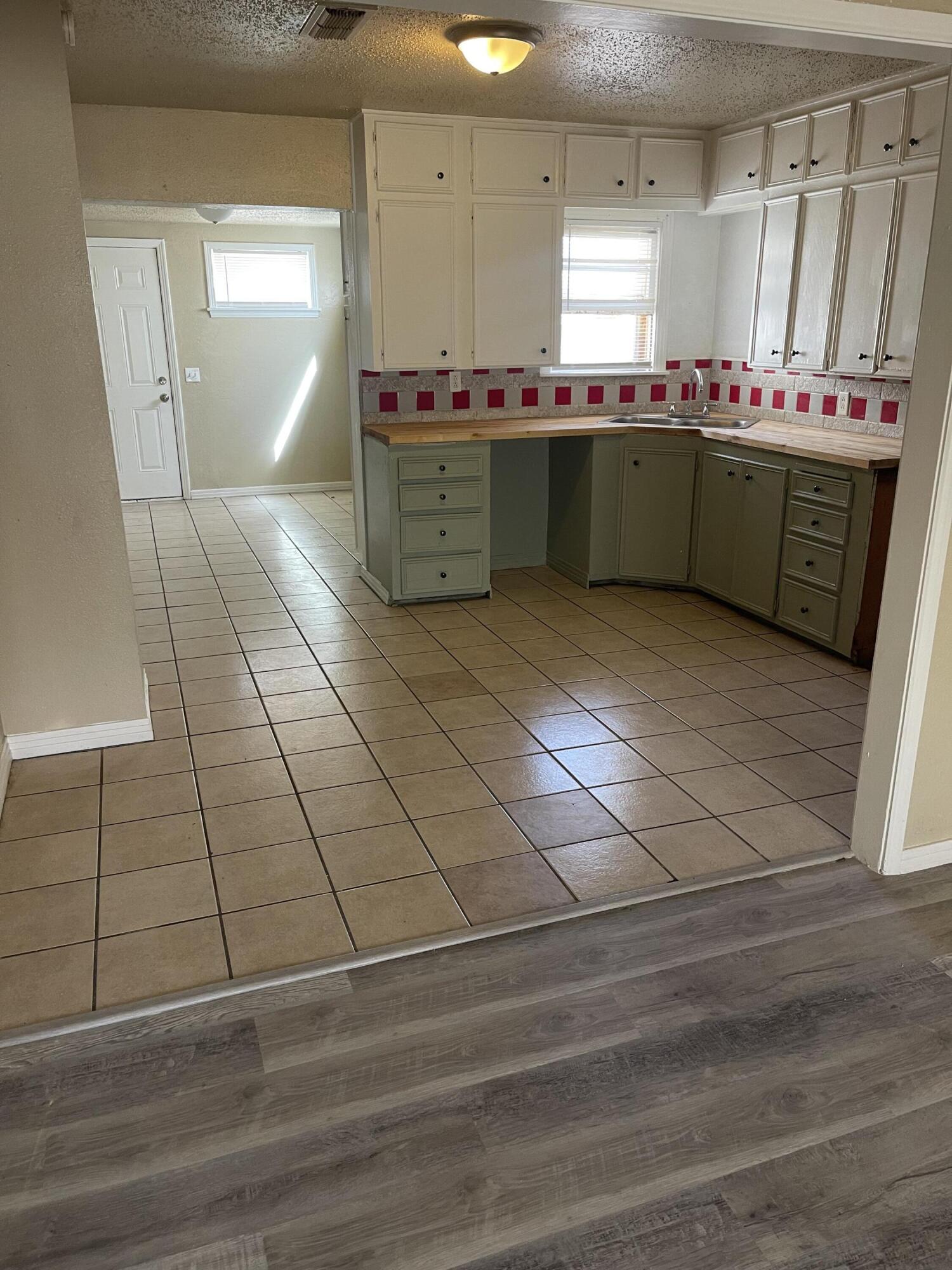 2310 38th Street Lubbock, TX 79412 - Photo 7 of 21 pic3