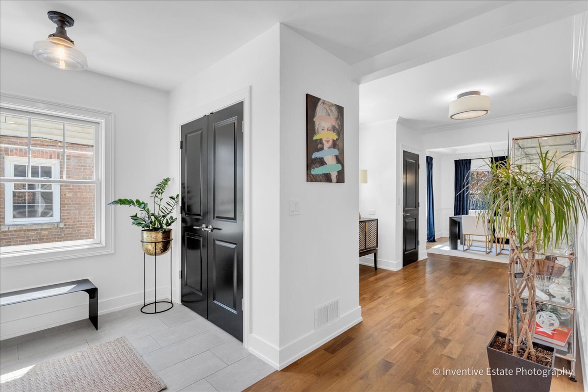 305 Clinton Avenue Elmhurst, IL 60126 - Photo 11 of 31 a living room with furniture and a potted plant