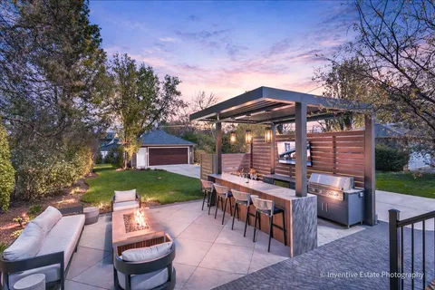 $1,500,000 | 305 Clinton Avenue, Elmhurst, IL 60126