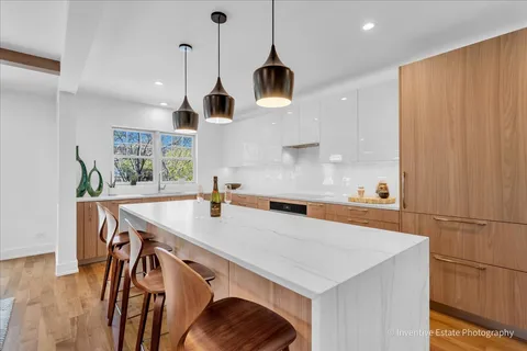 $1,500,000 | 305 Clinton Avenue, Elmhurst, IL 60126