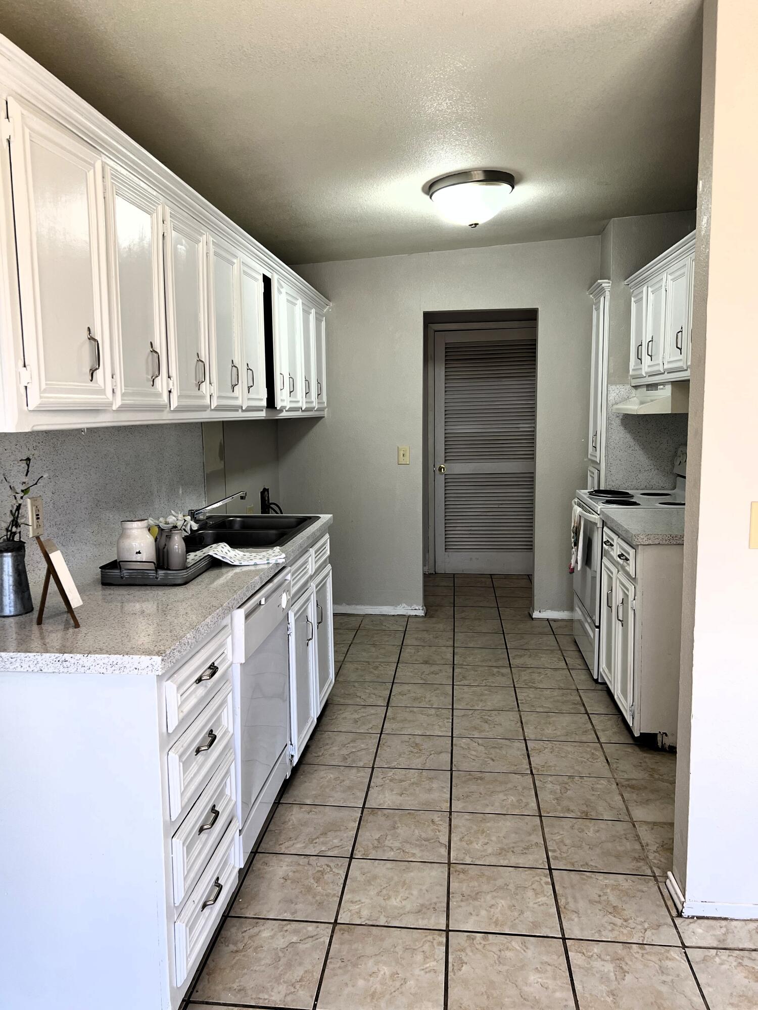 2729 64th Street Lubbock, TX 79413 - Photo 6 of 24 IMG_6151