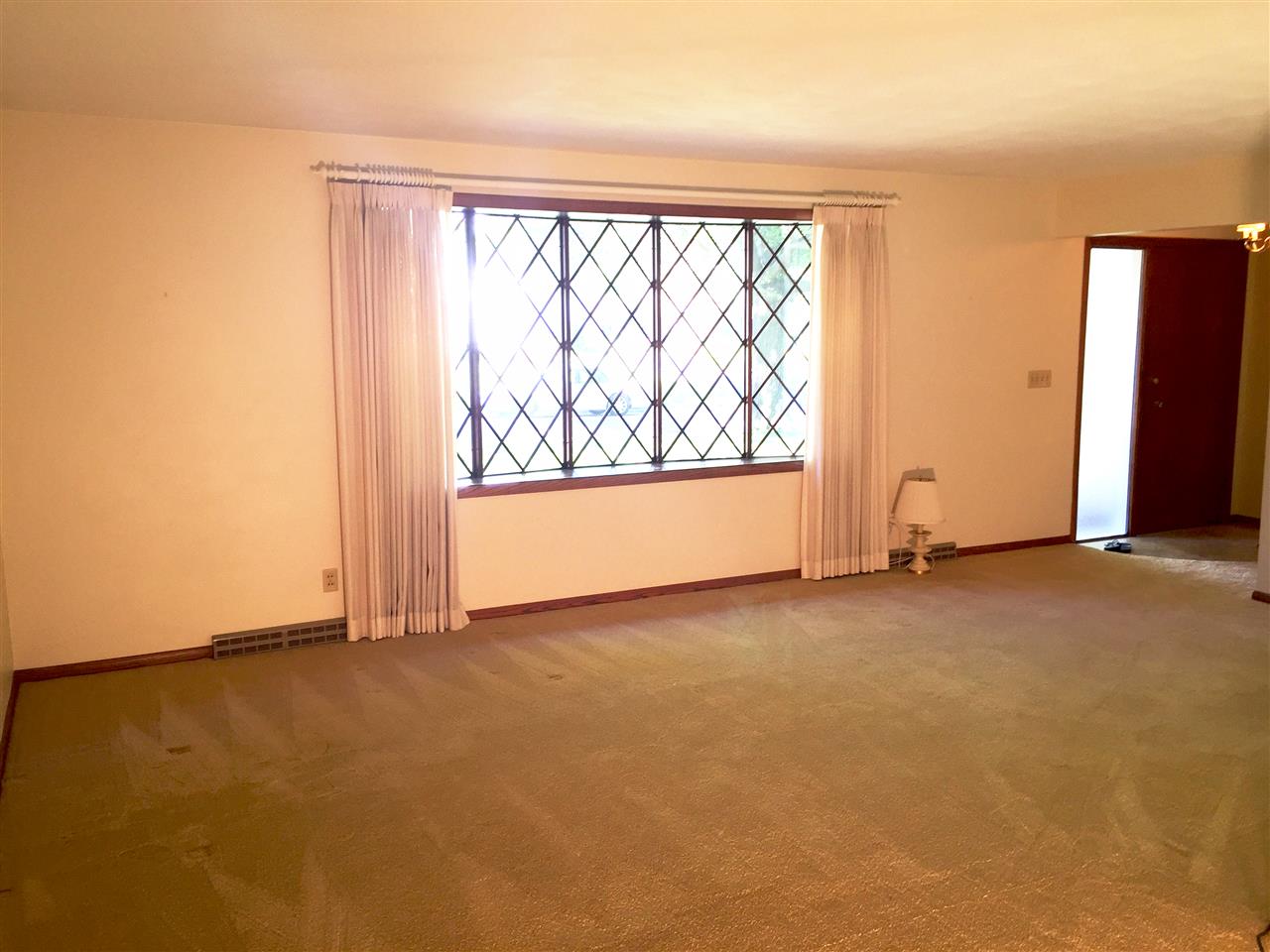 1402 Williamsburg Road Rockford, IL 61107 - Photo 3 of 25 Gallery Image 3