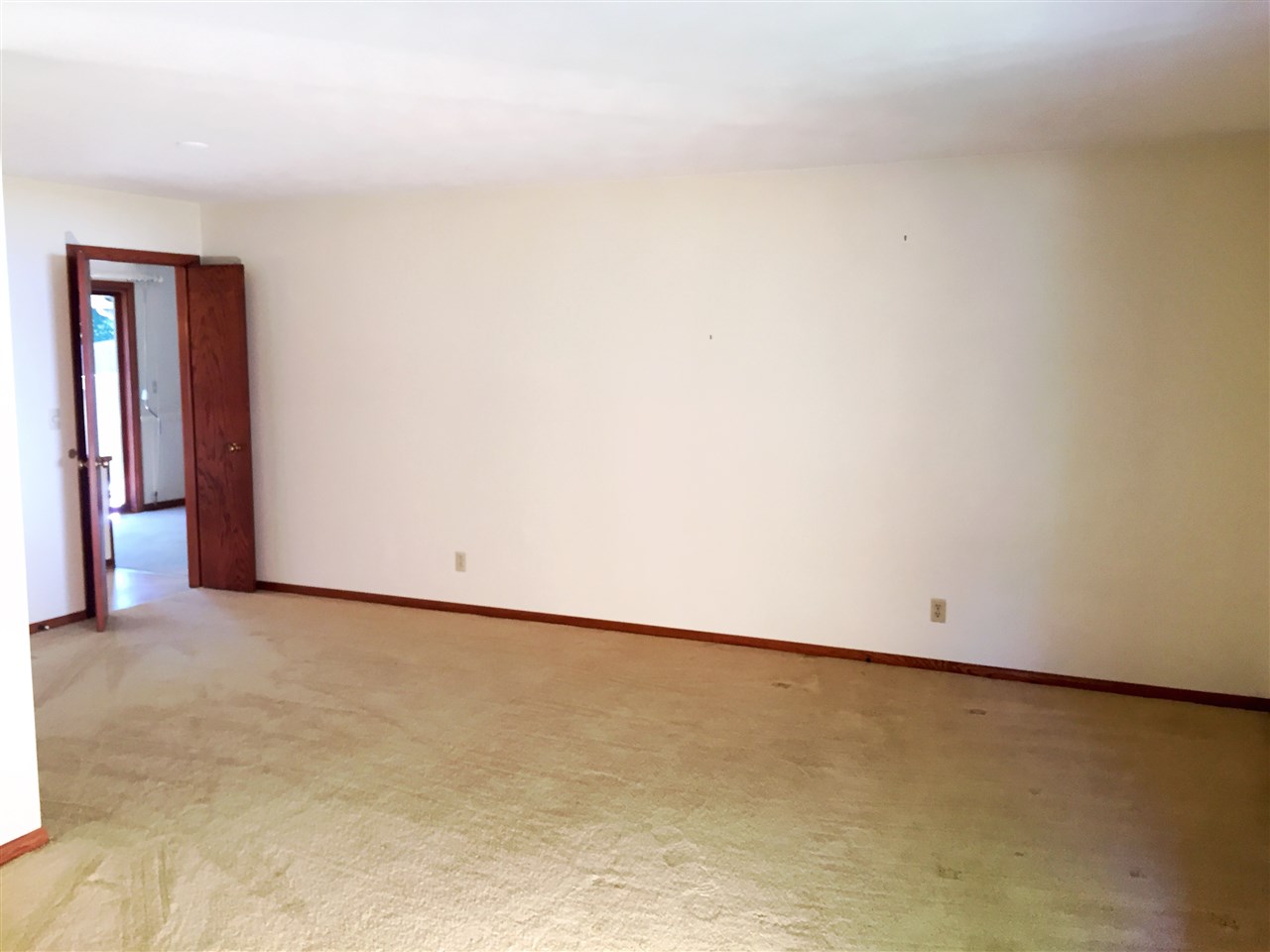 1402 Williamsburg Road Rockford, IL 61107 - Photo 4 of 25 Gallery Image 4
