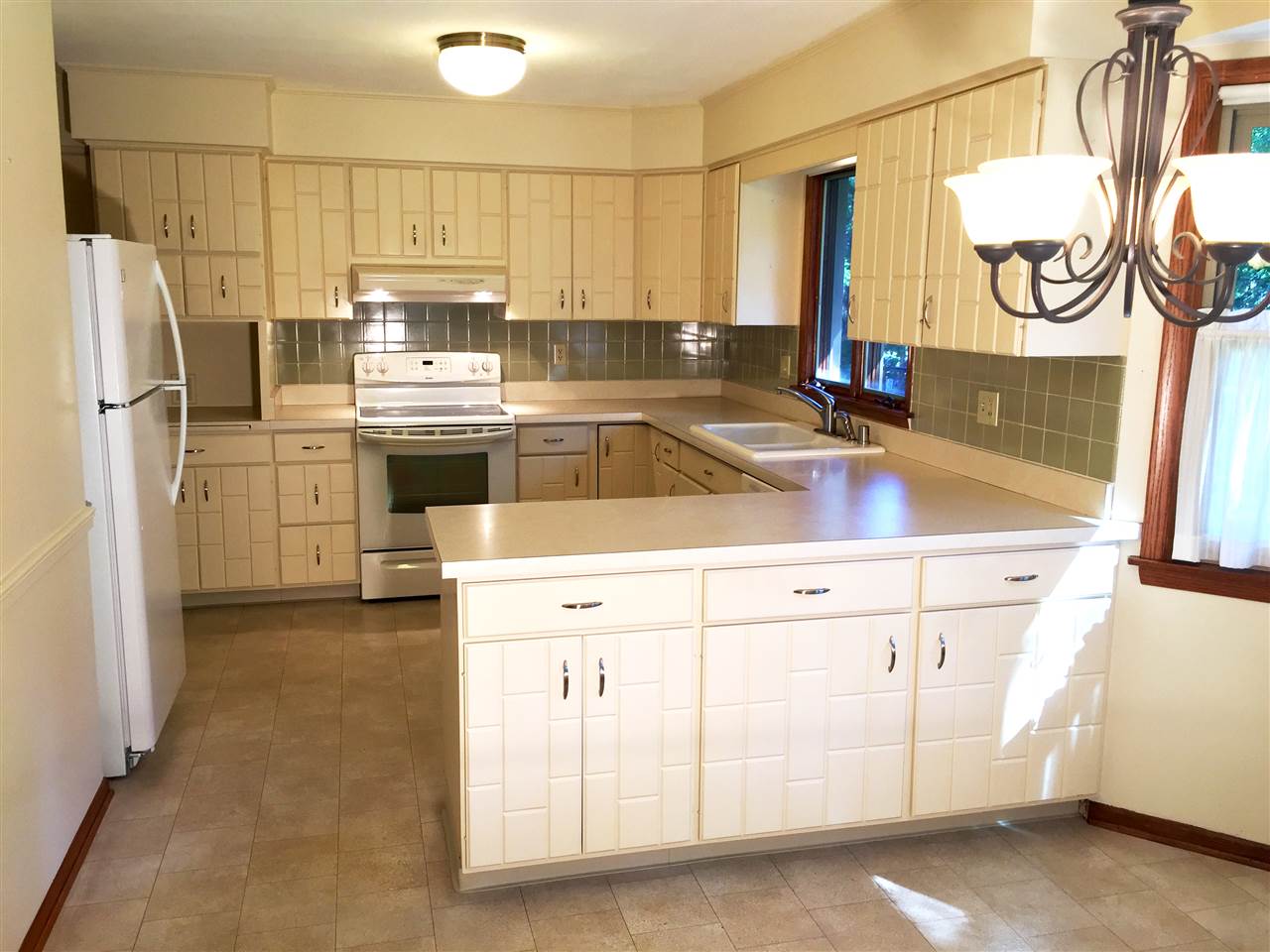 1402 Williamsburg Road Rockford, IL 61107 - Photo 6 of 25 Gallery Image 6