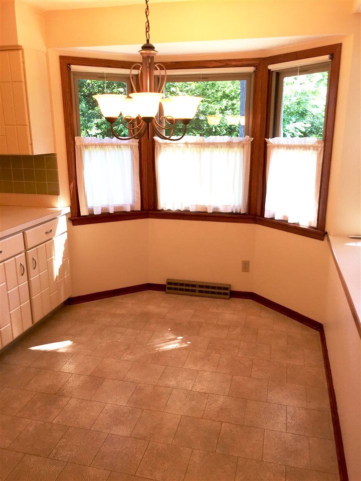 1402 Williamsburg Road Rockford, IL 61107 - Photo 8 of 25 Gallery Image 8