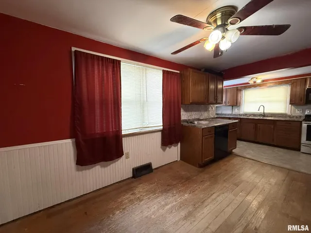 $115,000 | 22 Knox Road 1800 North, Galesburg, IL 61401