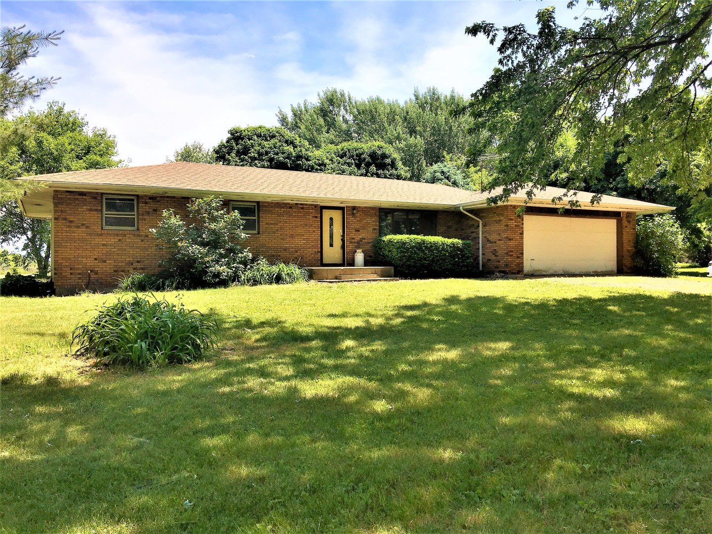6939 North Junction Road Davis Junction, IL 61020 - Photo 1 of 31 a view of a house with a yard